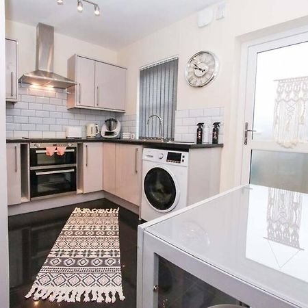No25-Luxe Living Guest House- 2 Bed-Wifi-Free Parking-City- Beach สวอนซี ภายนอก รูปภาพ