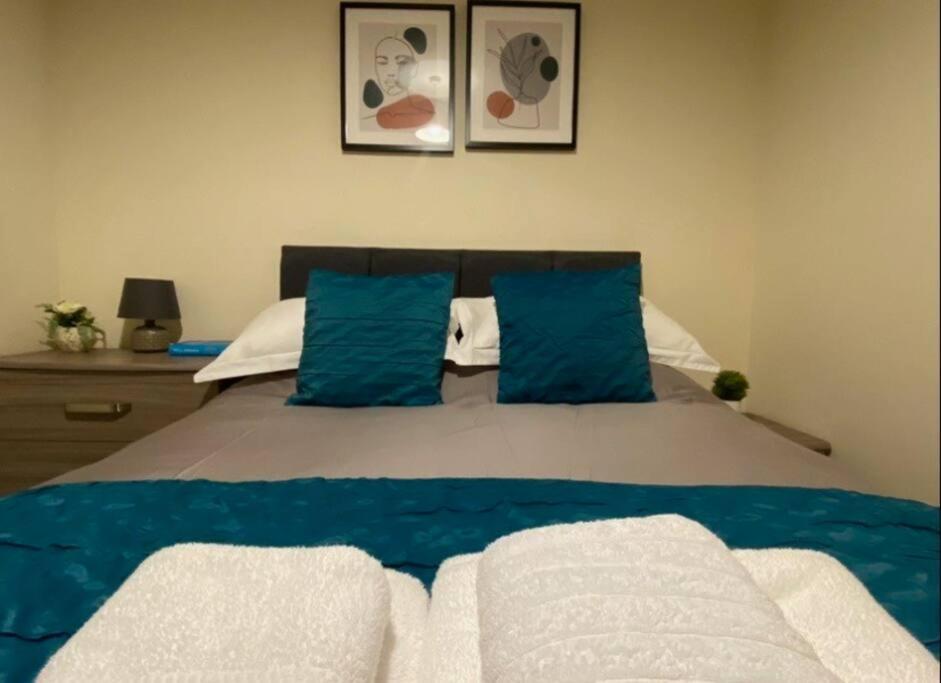 No25-Luxe Living Guest House- 2 Bed-Wifi-Free Parking-City- Beach สวอนซี ภายนอก รูปภาพ