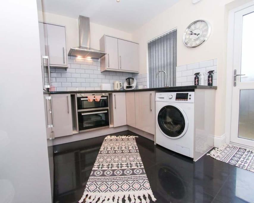 No25-Luxe Living Guest House- 2 Bed-Wifi-Free Parking-City- Beach สวอนซี ภายนอก รูปภาพ